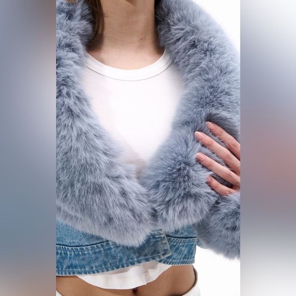 Women's Denim Jacket with Faux Fur Trim - Picture 2 of 10